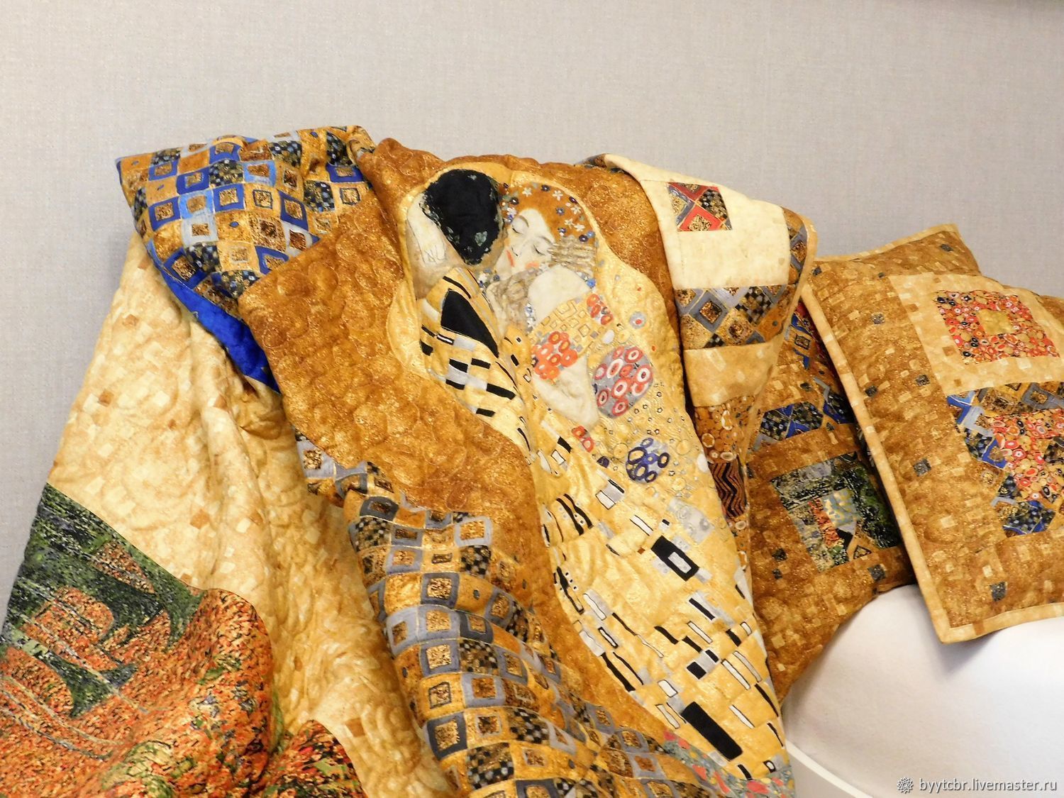 Фото №1 к отзыву покупателя Людмила о товаре Лоскутное одеяло GUSTAV KLIMT лоскутное одеяло жёлтый золотой