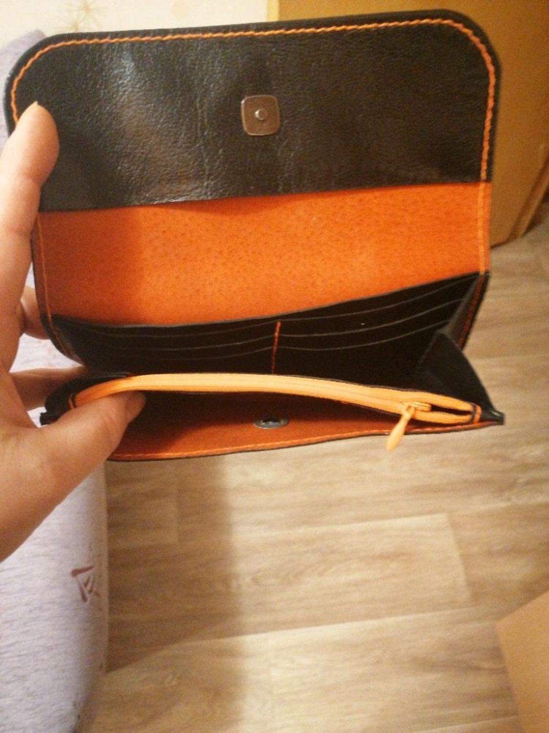 Photo №2 к отзыву покупателя Alena о товаре Оранжевый кошелек из натуральной кожи