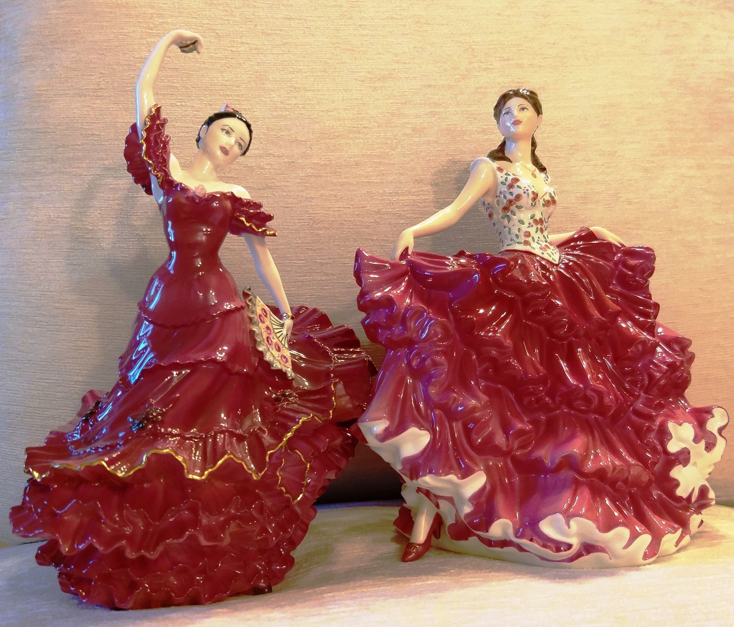 Фото №1 к отзыву покупателя Королева фарфора о товаре Винтаж: Royal Doulton , статуэтка редкость !