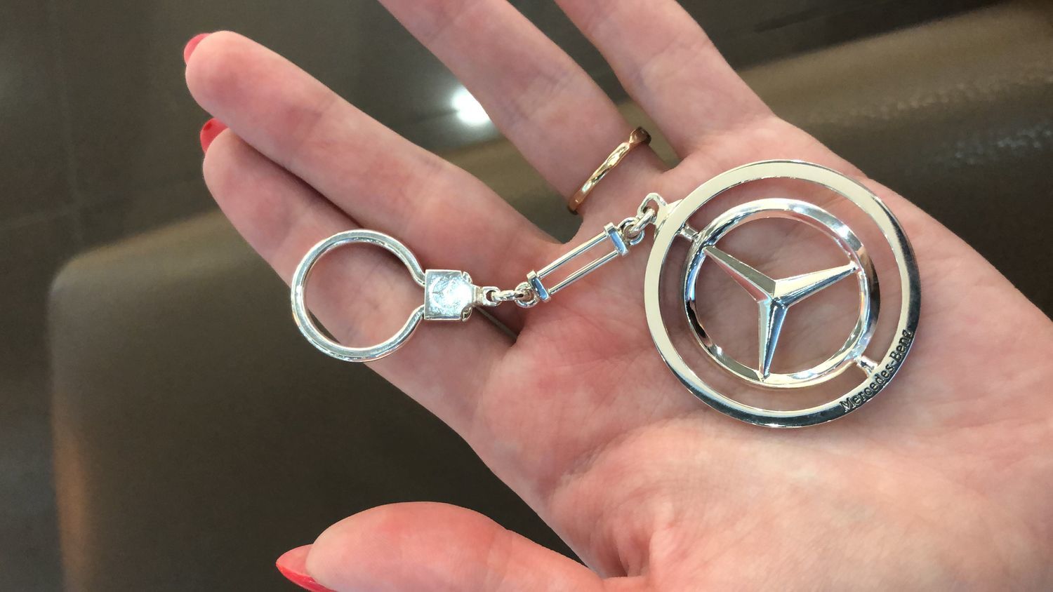 Фото №1 к отзыву покупателя Славкова Елена о товаре Брелок Mercedes, брелок для ключей