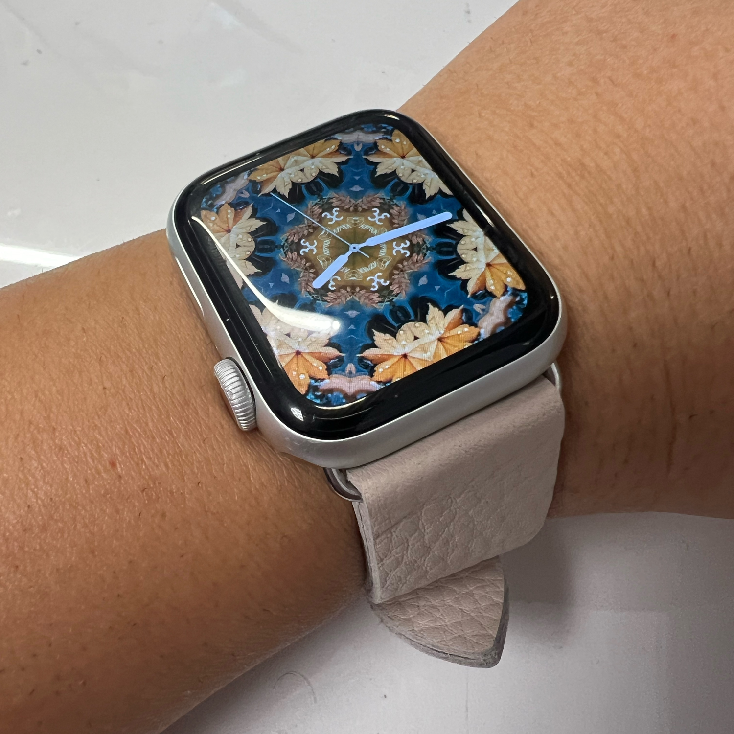 Фото №1 к отзыву покупателя Марина о товаре Кожаный ремешок на Apple Watch "Бежевый" и еще 1 товар