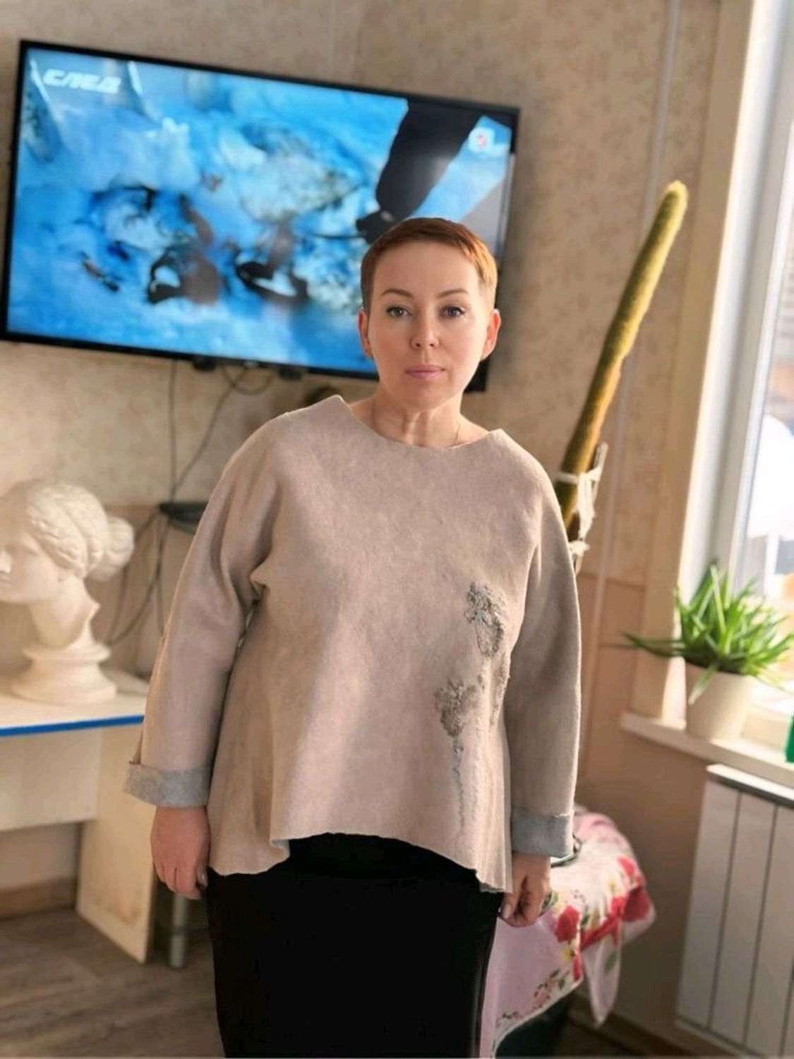Фото №1 к отзыву покупателя Наталья Борисовна Мартемьянова о товаре Валяный свитшот "Монохром"