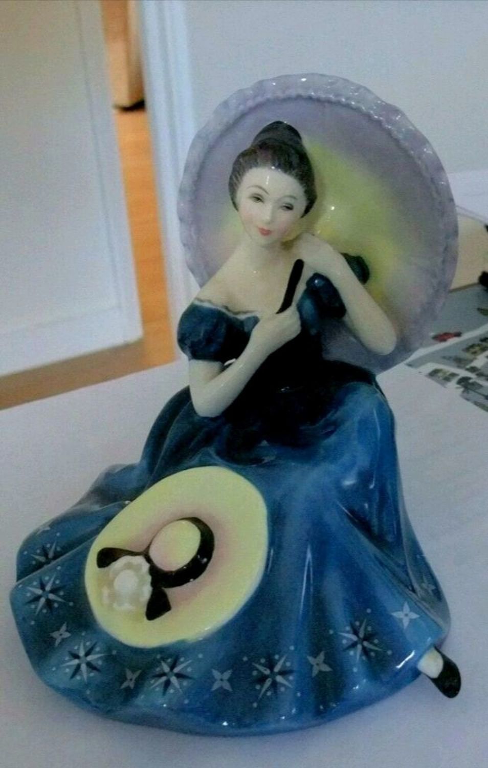Фото №1 к отзыву покупателя Олег о товаре Винтаж: Royal Doulton фарфоровая статуэтка  Моменты задумчивости Англия