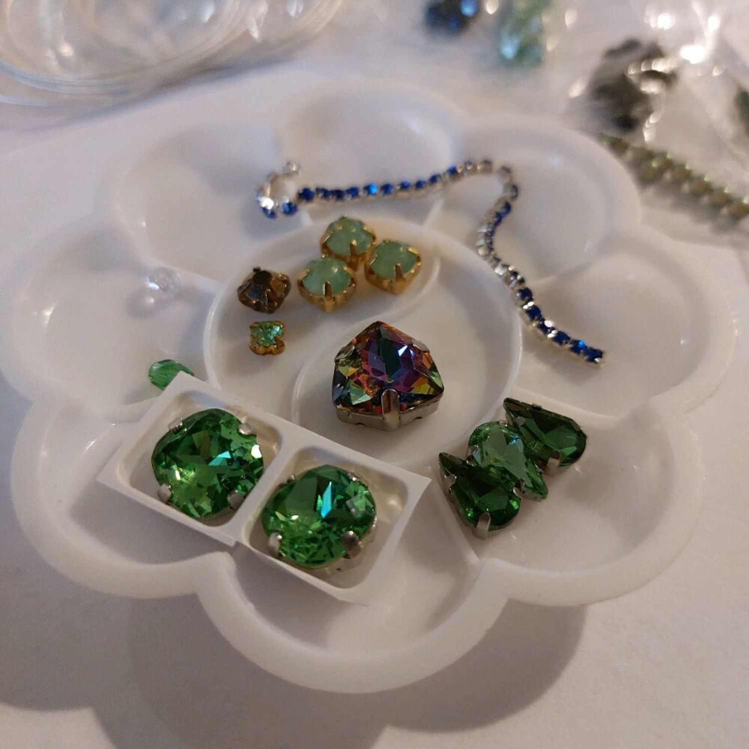 Фото №1 к отзыву покупателя Лилия о товаре Жемчуг Swarovski, 930, Iridescent Green, 3 мм, 10 мм и еще 9 товаров