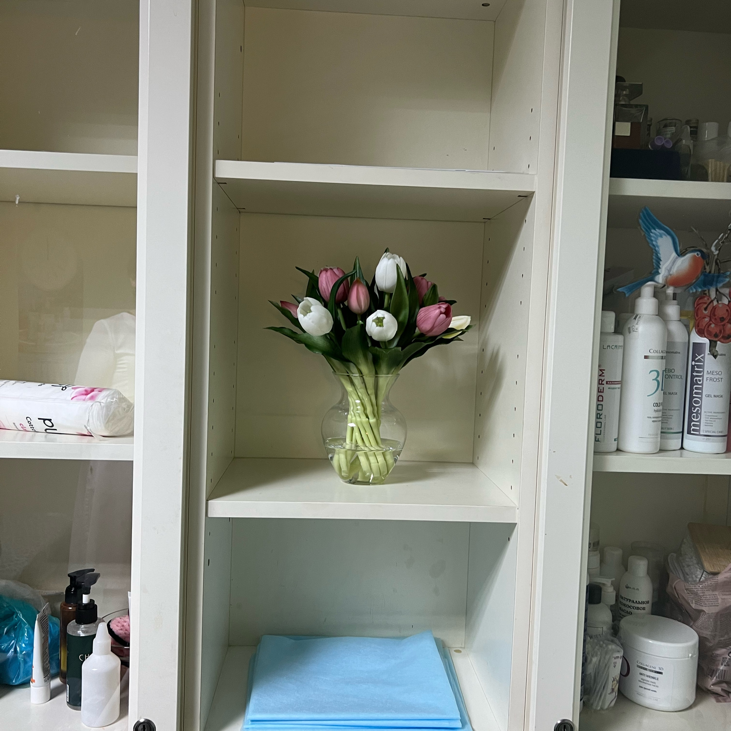 Фото №1 к отзыву покупателя Alexandra о товаре Тюльпаны в вазе. Букет тюльпанов. Декор для дома