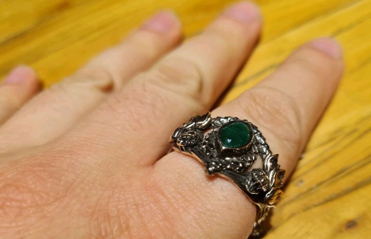 Фото №1 к отзыву покупателя Unglaube о товаре Золотое кольцо Барахира с изумрудом "Кольцо Арагорн"