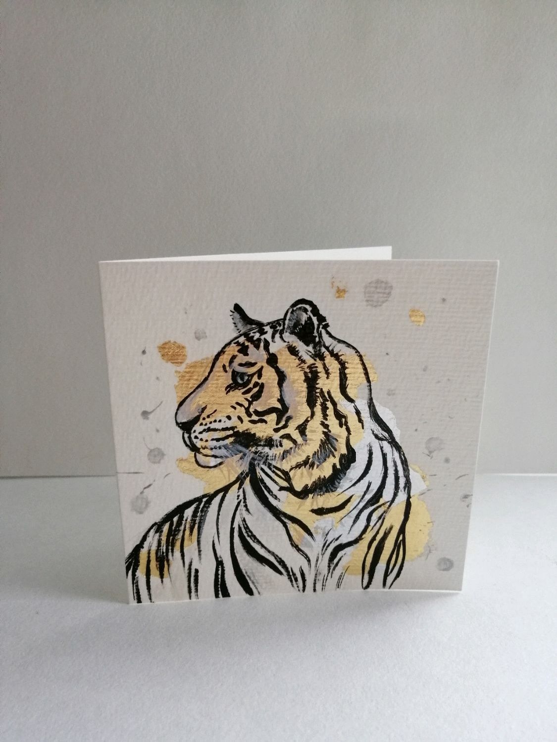 Photo №1 к отзыву покупателя Aleksandra о товаре Авторская открытка с тигром и декором из потали