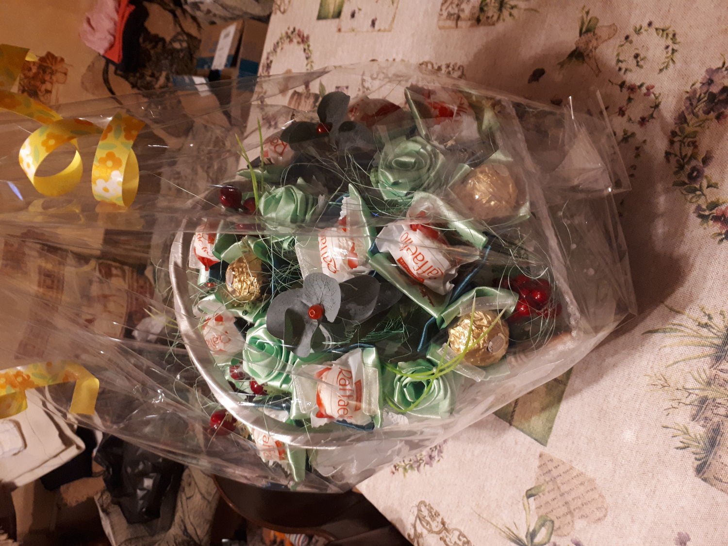 Фото №2 к отзыву покупателя Ковалева Мария о товаре Корзина с конфетами
