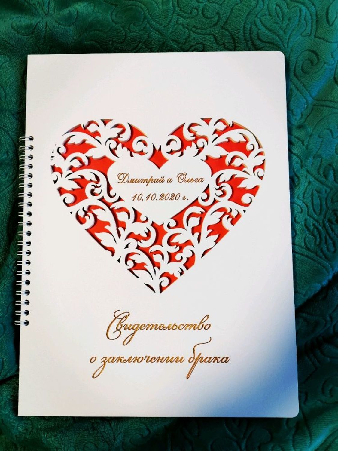 Фото №1 к отзыву покупателя Olga о товаре Деревянная папка для свидетельства о браке "Красный бархат"