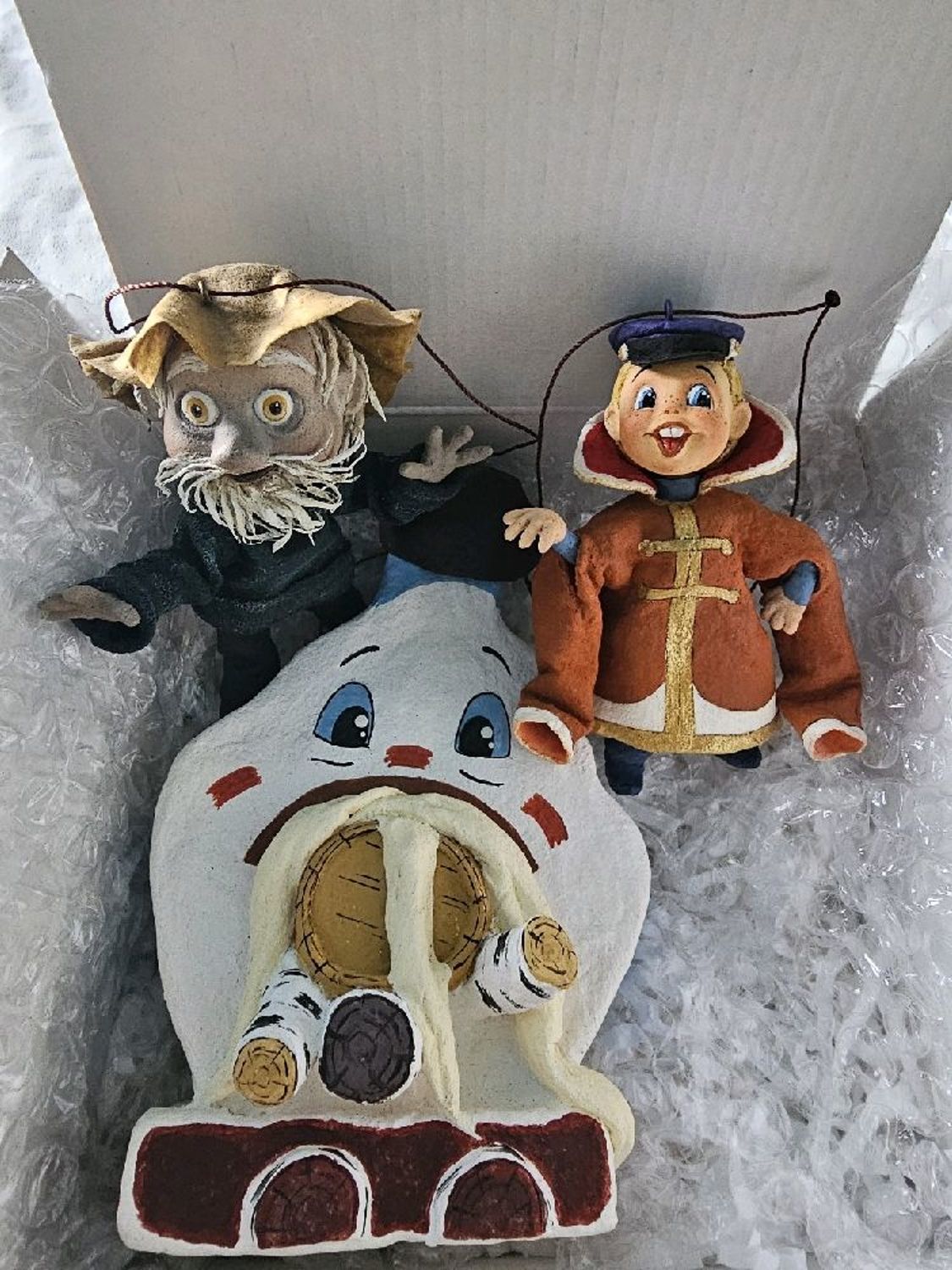 Photo №1 к отзыву покупателя Elena о товаре Ватная ёлочная игрушка - Вовка в Тридевятом царстве с печкой. and 1 more item