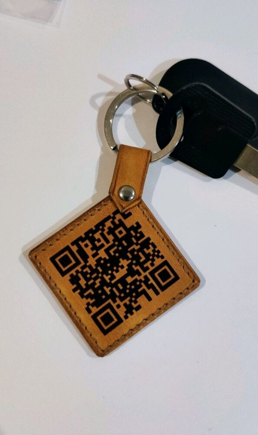 Фото №1 к отзыву покупателя Артем о товаре Брелок "Outbreak" с QR-кодом вакцинации