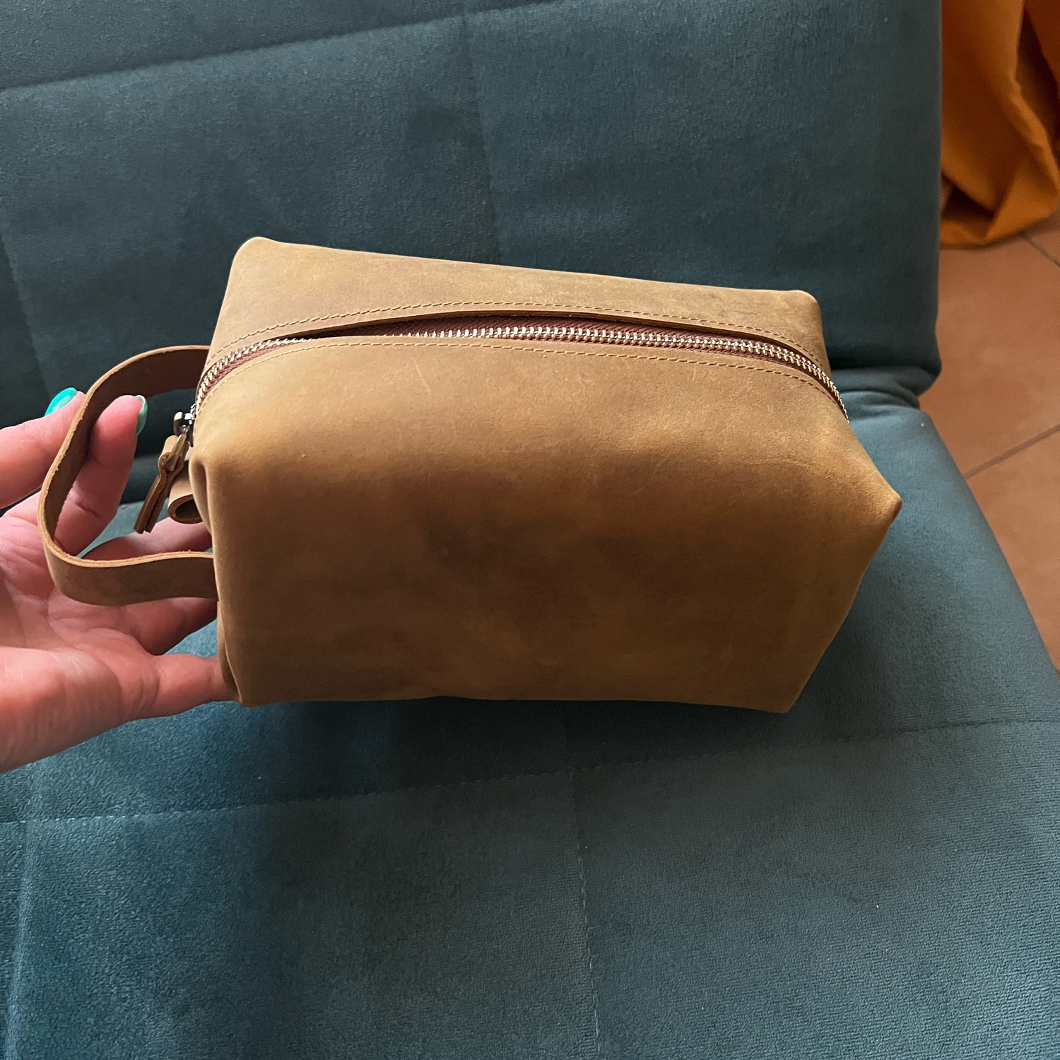 Photo №1 к отзыву покупателя Irina Novikova о товаре Мужская кожаная сумочка на молнии "Крафт"
