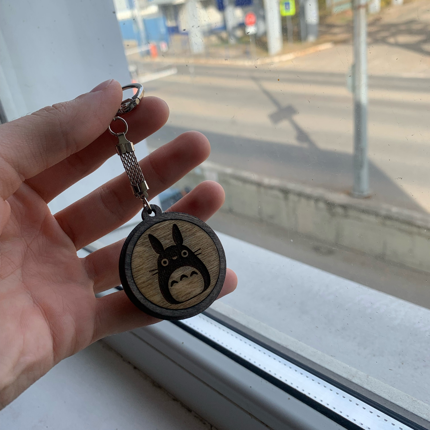 Фото №1 к отзыву покупателя Ilnur K о товаре Брелок для ключей из дерева "Тоторо" круглый