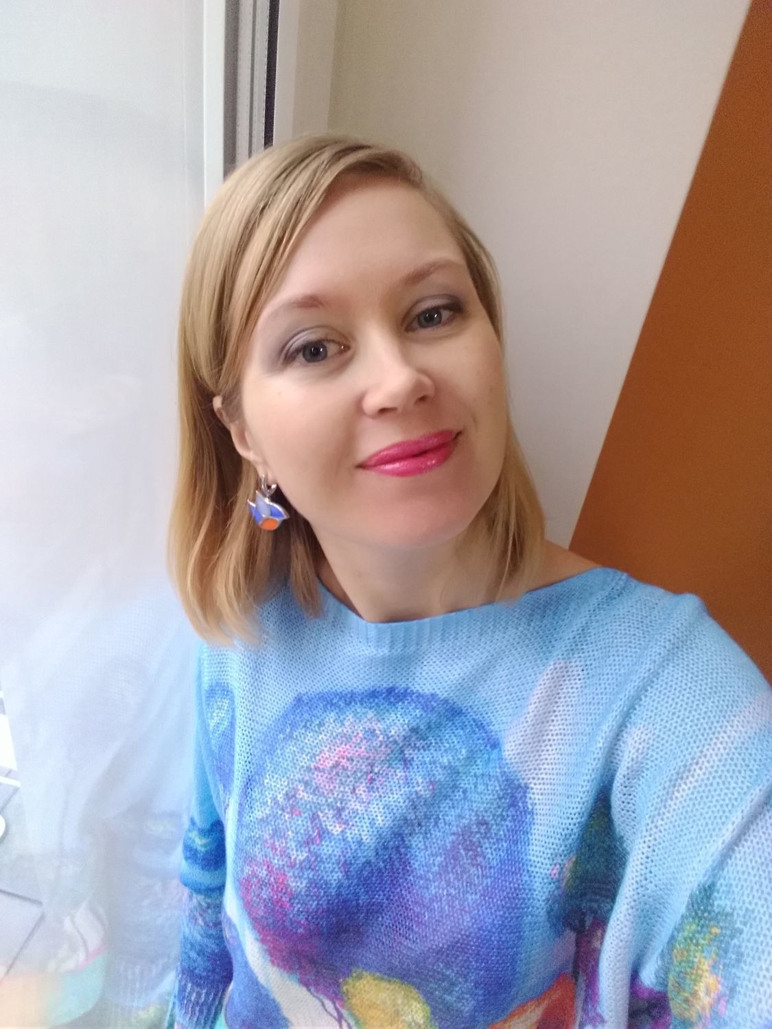 Фото №3 к отзыву покупателя Елена Крымская о товаре Витражные серьги Райские птички. Витражное стекло. Техника Тиффани.
