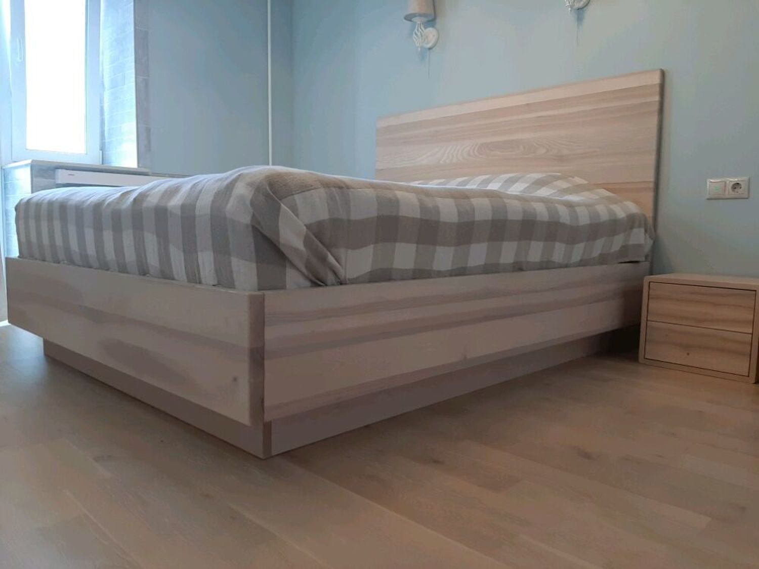 Photo №3 к отзыву покупателя Natalia о товаре Кровати: Кровать на заказ из массива натурального дерева (ясень)