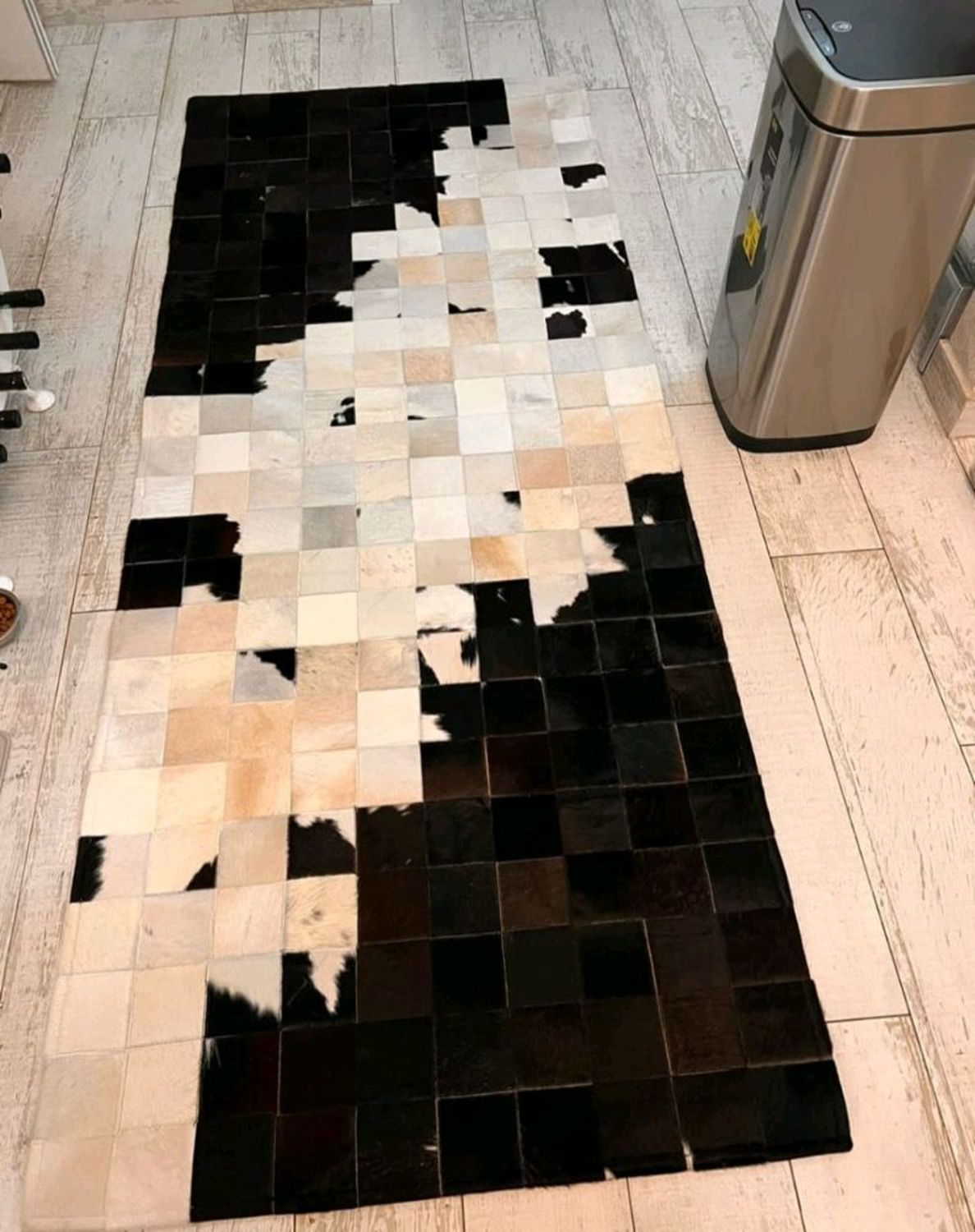Фото №1 к отзыву покупателя Ирина о товаре Ковёр из коровьих шкур Luxury Patchwork 80х250см