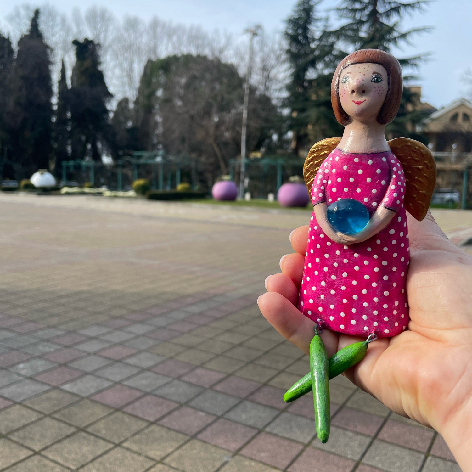Фото №1 к отзыву покупателя Ника Зубарева  (verona.varona) о товаре Ангел-Хранитель статуэтка розовое платье в горошек