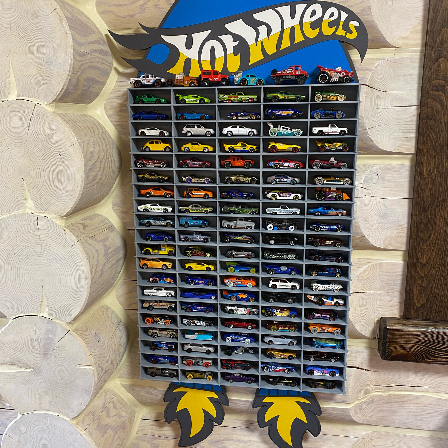 Фото №1 к отзыву покупателя саша о товаре Полка для машинок Hot Wheels ракета