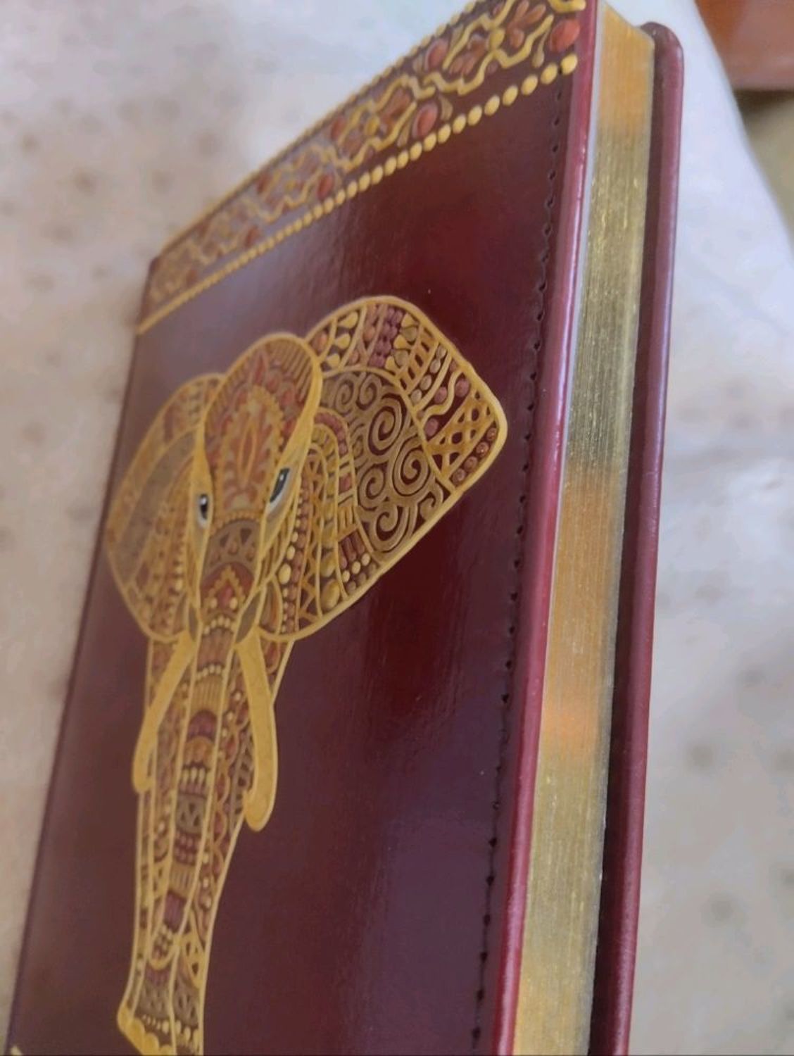 Photo №1 к отзыву покупателя Yuliya о товаре Ежедневник "Золотой слон", блокнот с ручной росписью дудлинг