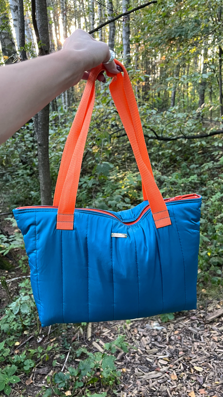 Photo №1 к отзыву покупателя Zebra Store (Zebra Jute) о товаре Сумка через плечо: Сумка тоут из стёганой плащёвки Сумка ручной работы