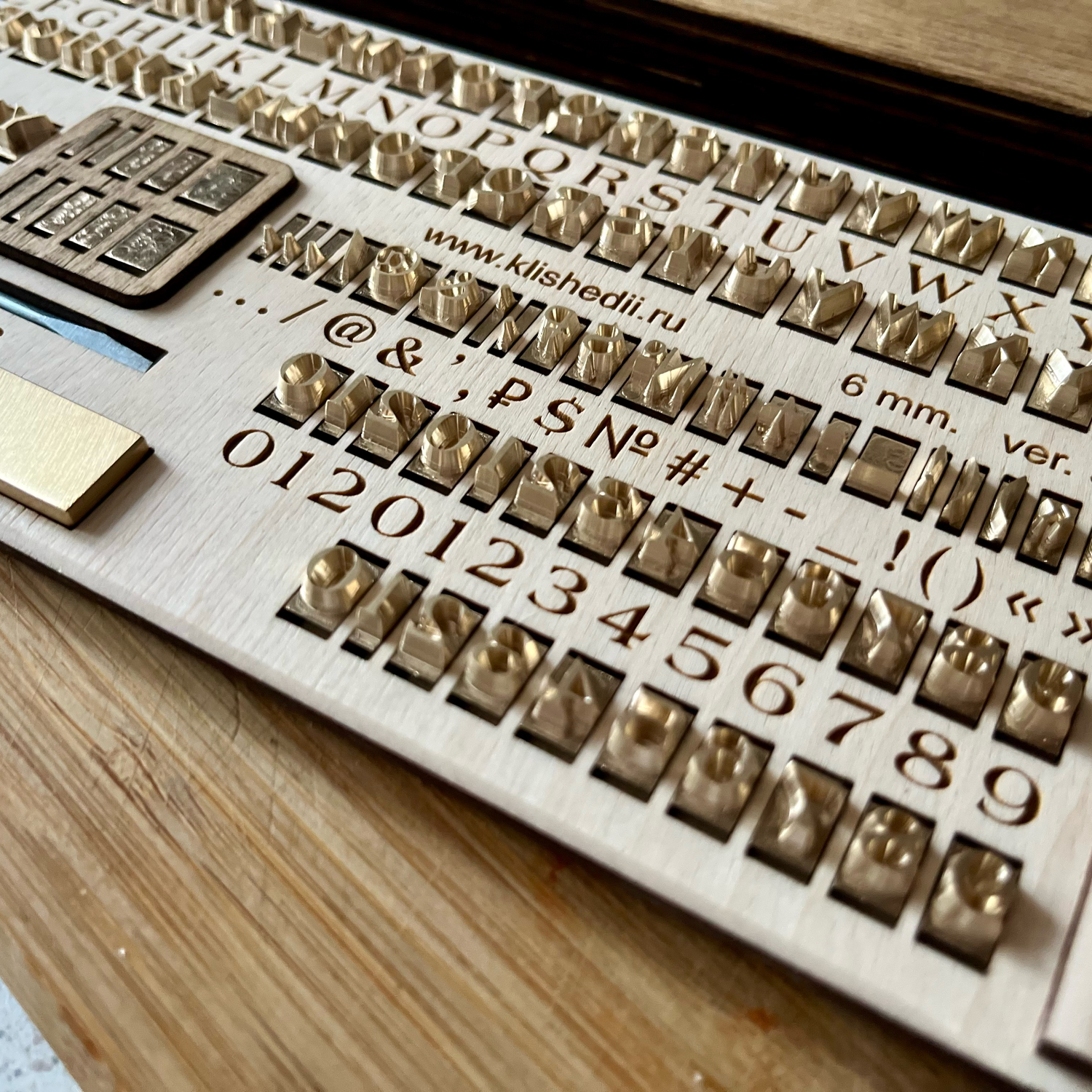 Фото №5 к отзыву покупателя GDI_handmade о товаре Наборный штамп 012E-U-6. Английский алфавит. 6 мм