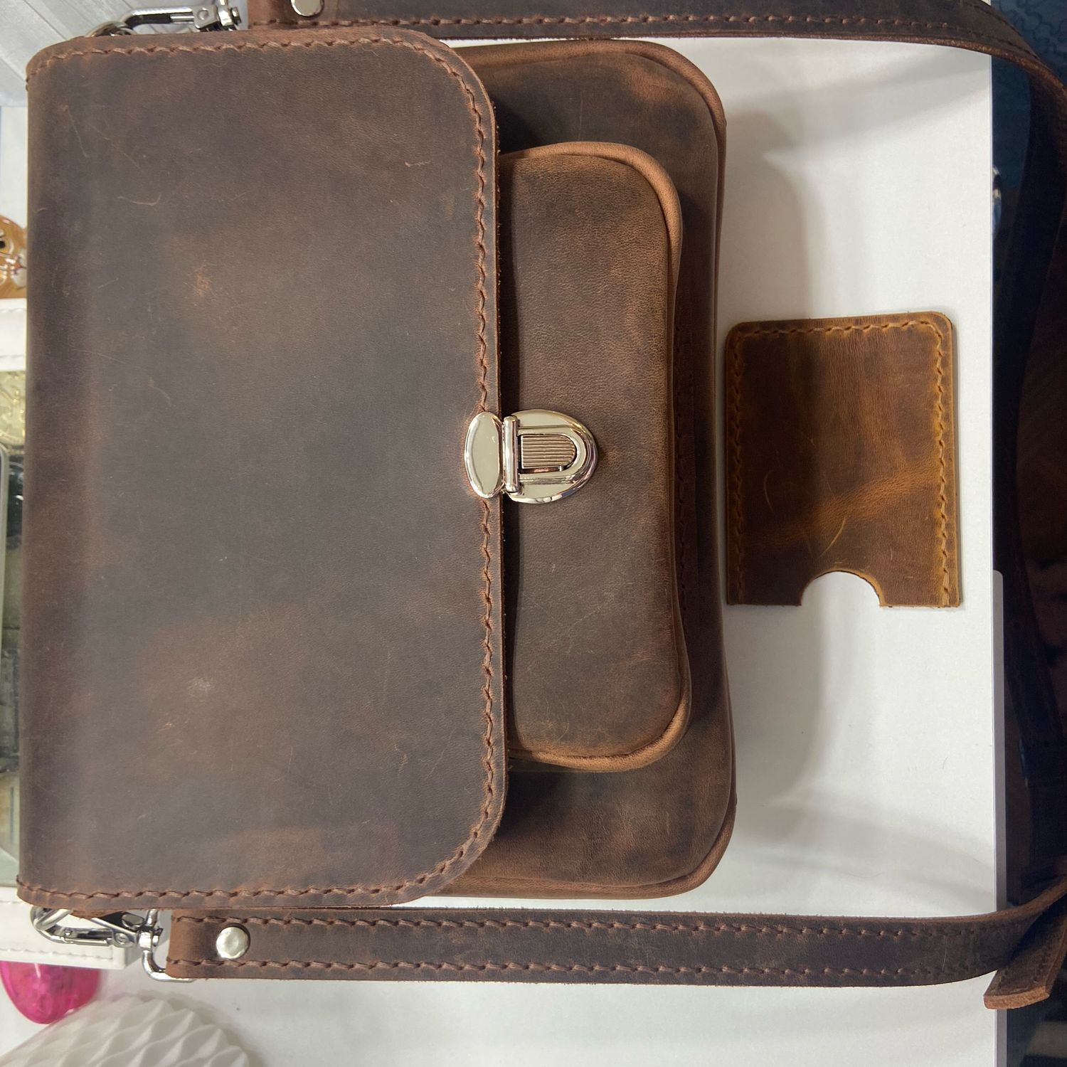Photo №1 к отзыву покупателя Mariya о товаре Сумка кожаная женская коричневая, сумка-мессенджер