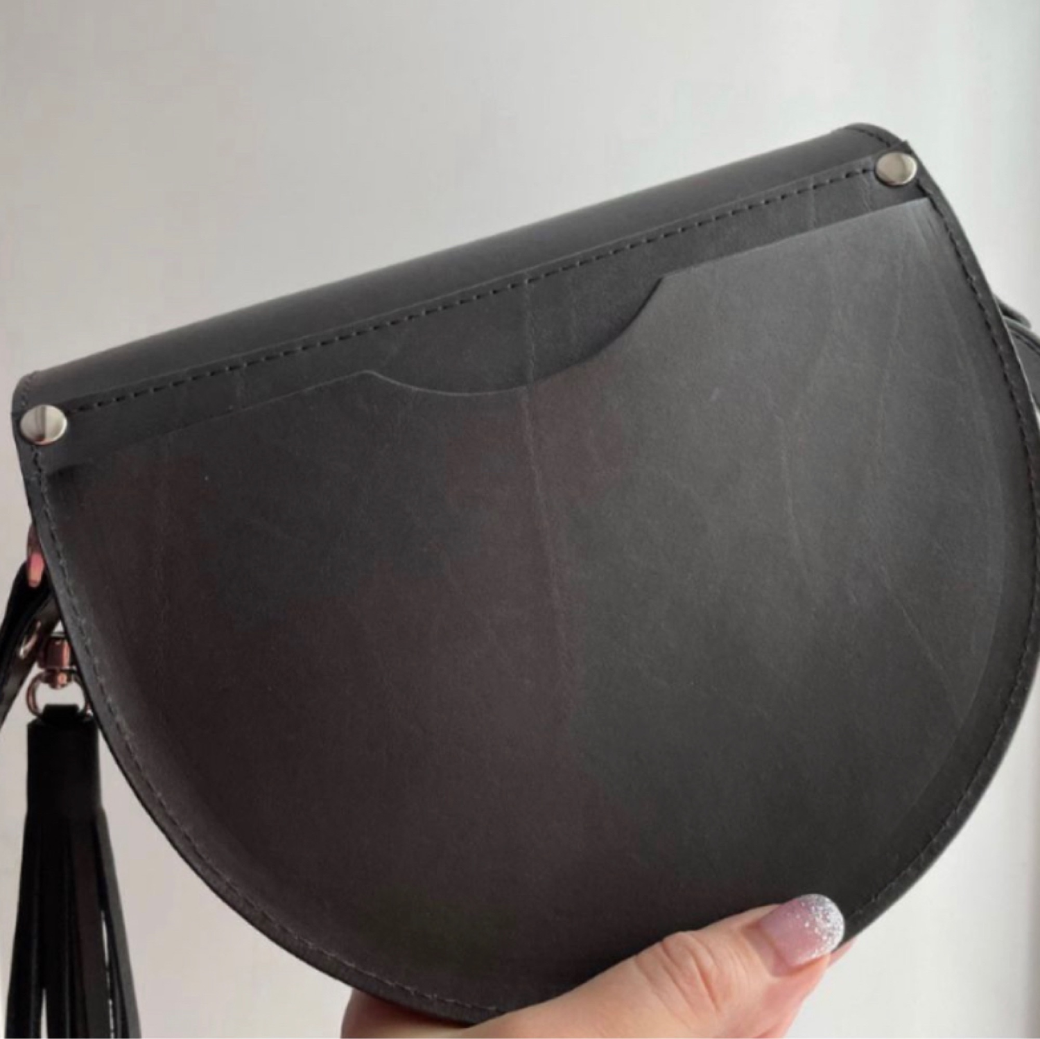 Фото №1 к отзыву покупателя Солнечный декор (ART.S.FLORA) о товаре Женская сумочка из натуральной кожи