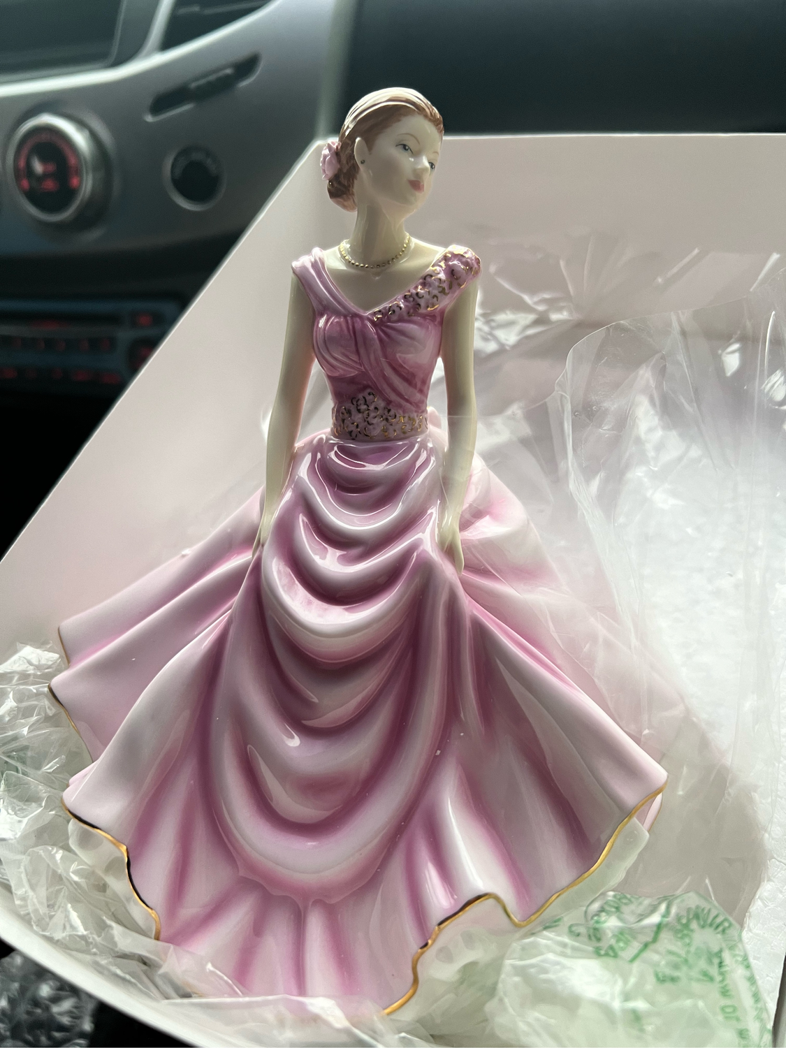 Фото №1 к отзыву покупателя Татьяна о товаре Винтаж: Royal Doulton  фарфоровая статуэтка "Donna "