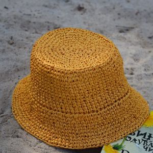 Летние шляпы и панамы