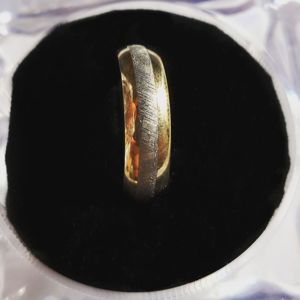 Кольца из золота и метеорита
