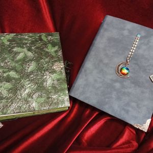 Блокноты, ежедневники, книги теней
