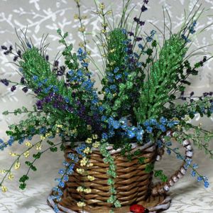 Композиции и цветы из бисера