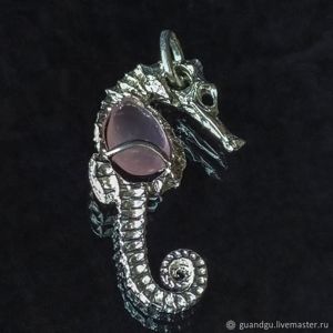 Подвеска из серебра конек