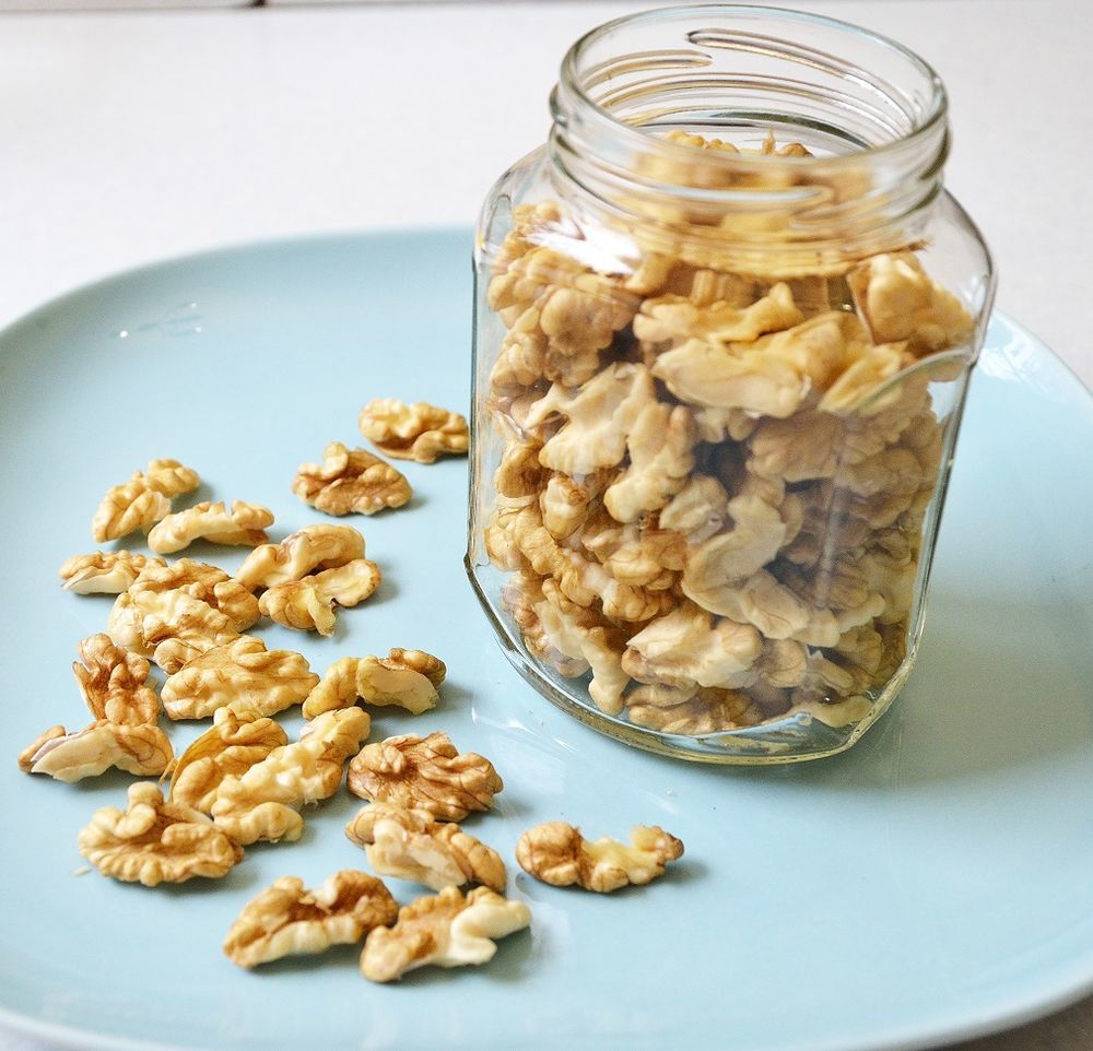 мед с орехами. мед с орешками. рецепт как сделать орехи в меду. мёд с орехами и сухофруктами. турецкие орешки в меде.