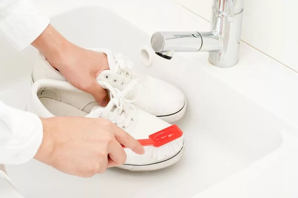 5 проверенных способов, как вернуть белым кроссовкам былую чистоту, фото № 5