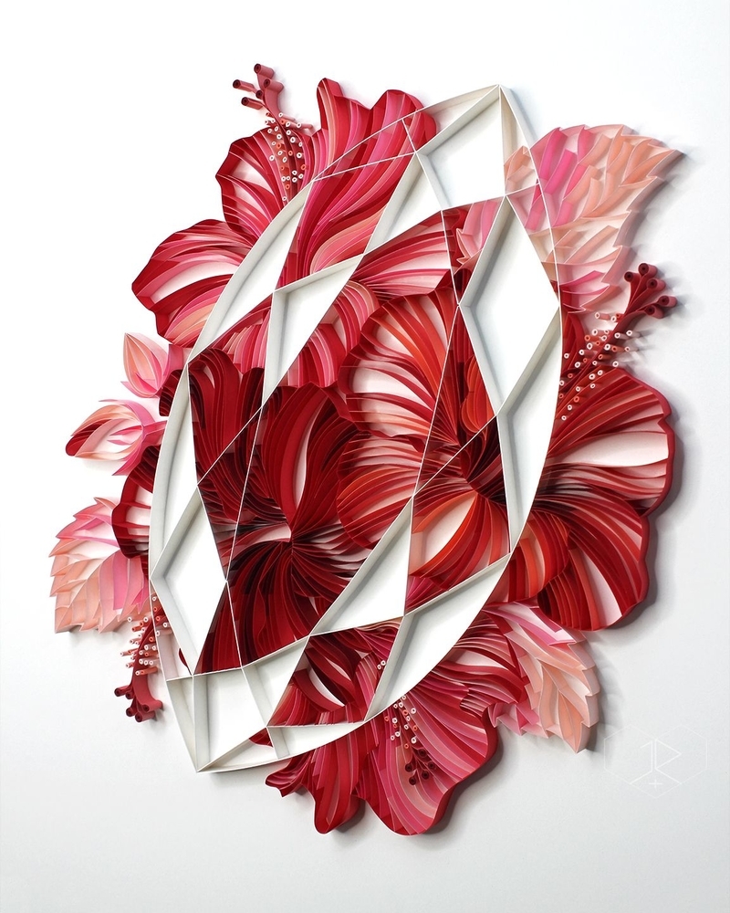 Бумажная скульптура цветка в технике квиллинг