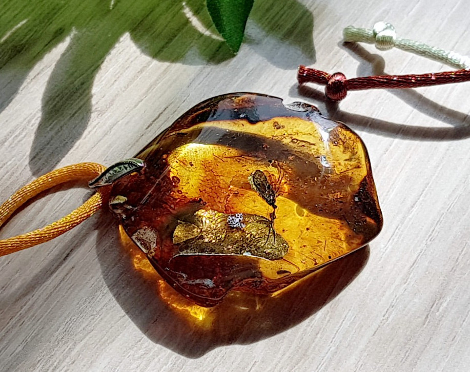Янтарь из эпоксидной смолы своими руками / amber from epoxy resin