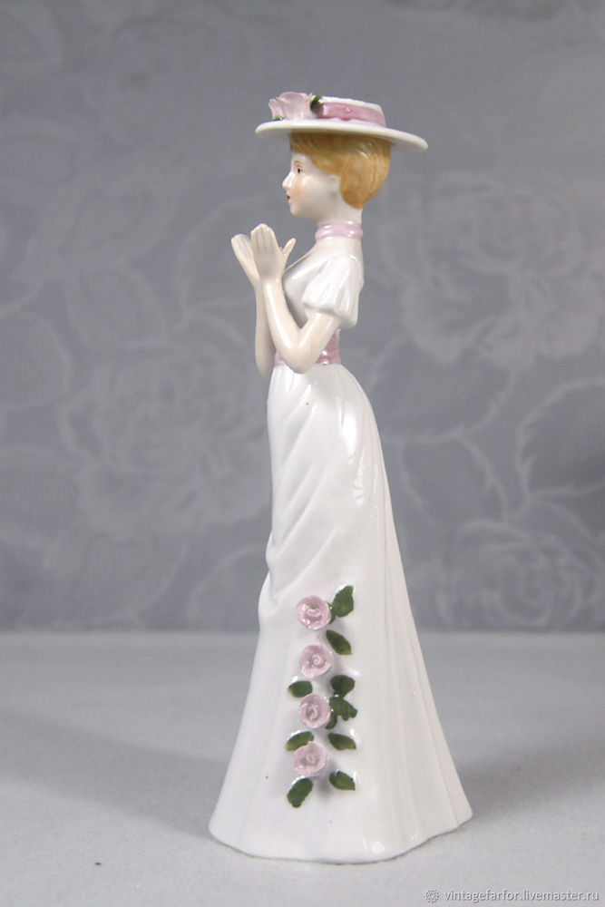 Фарфоровые статуэтки инглиш леди. Фарфоровые дамы. Витторио сабадин фарфоровые статуэтки италия. Роял далтон фарфор статуэтки старинные. Фарфоровые дамы.