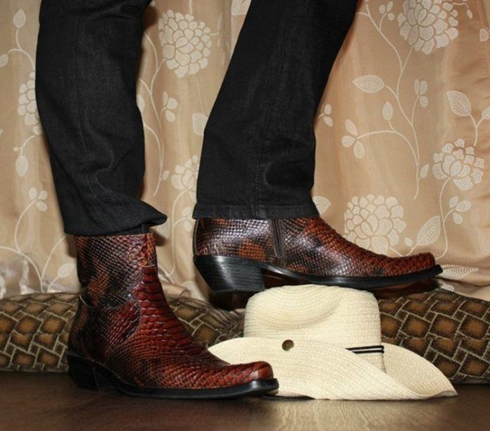 Мужские казаки обувь с чем носить
