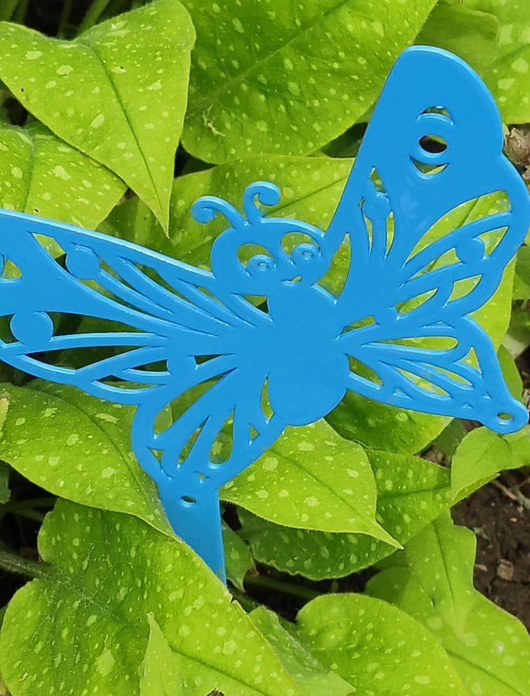 Декор интернет садовый. Цветник бабочка металлический. Садовый декор из металла. Бабочка из металла. Клумба бабочка из металла.