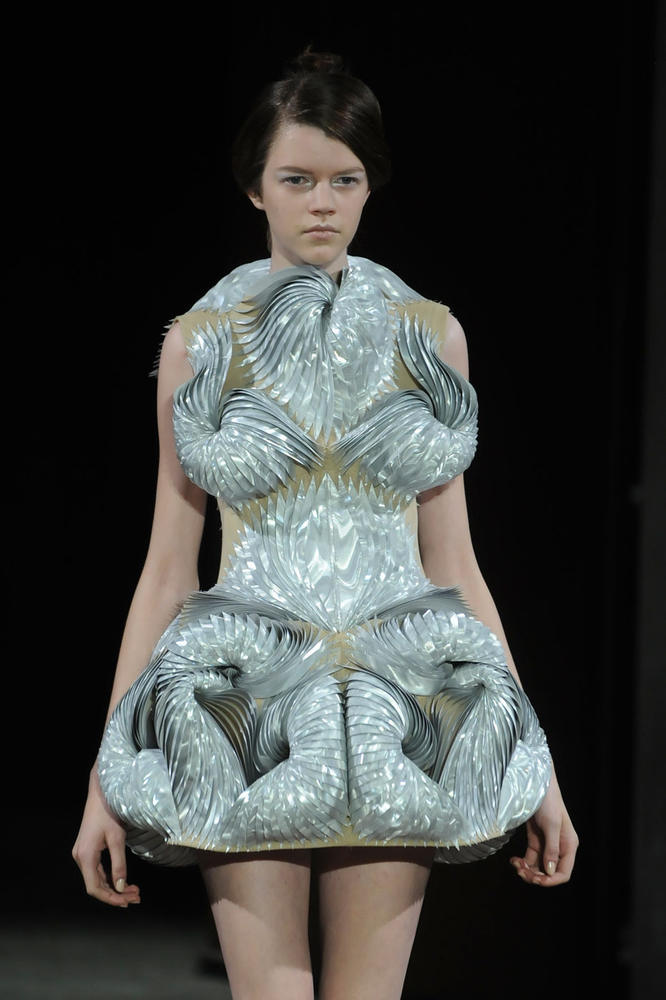 Techniques For Creating Incredible Works By Iris Van Herpen: Ideas ...
