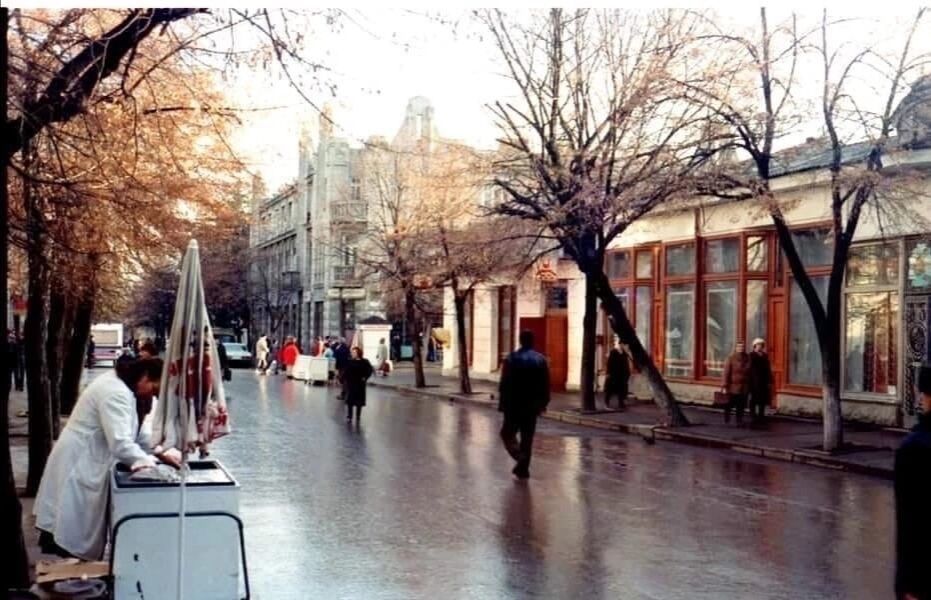 сквер на куйбышева симферополь. типичный симферополь. типичный симферополь. бесплатные экскурсии по симферополю. симферополь фото.