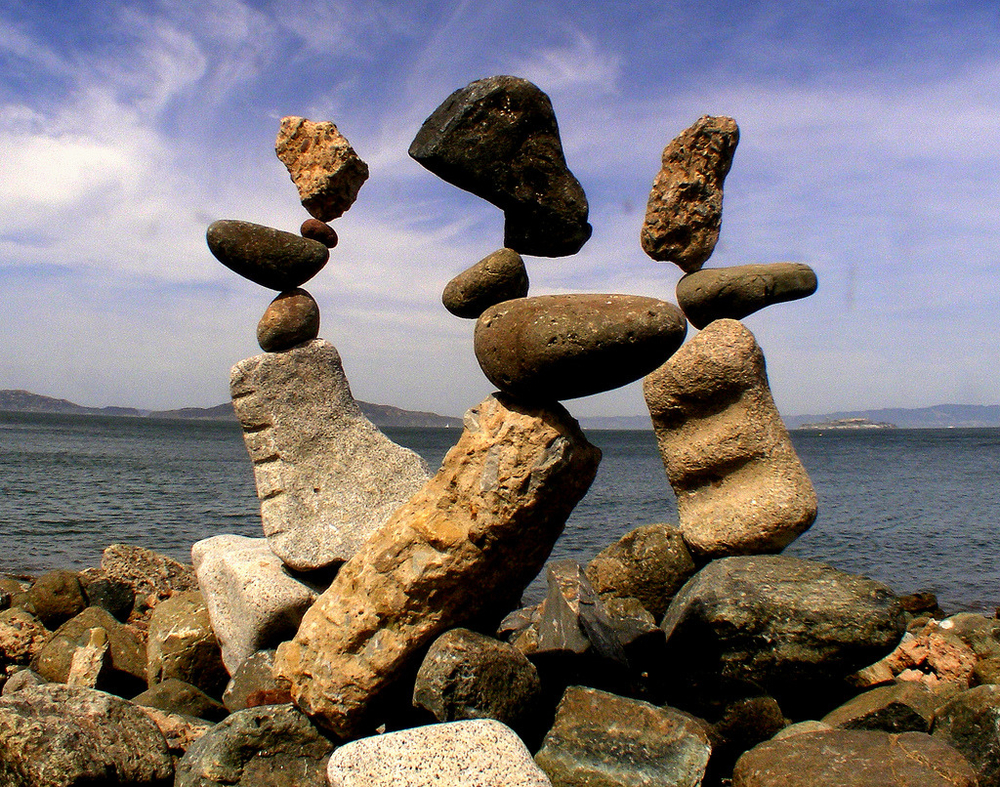 Balancing stones. Скульптура из камня. Необычные фигуры из камня. Необычные камни. Скульптуры из валунов.