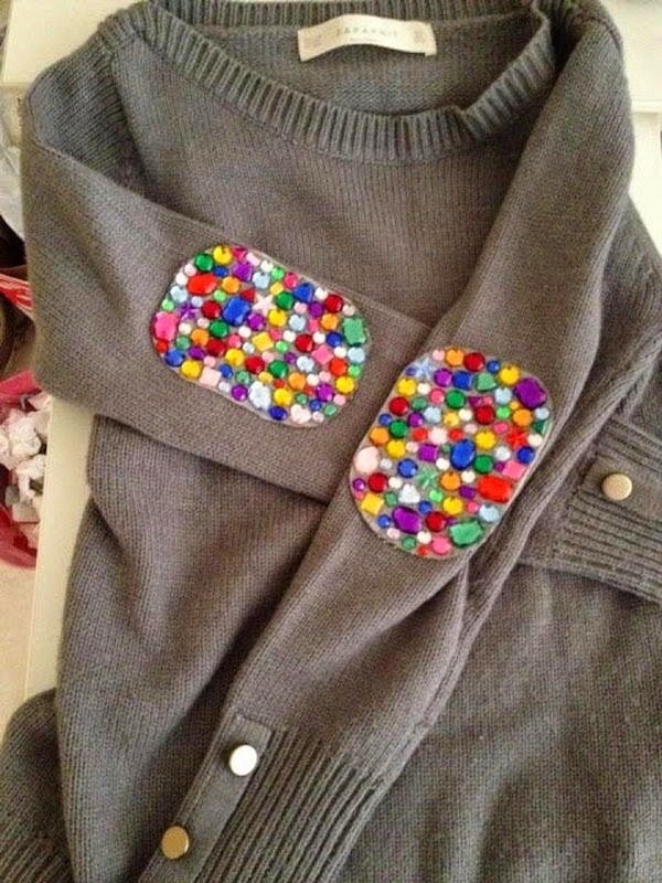 Пиджак с манишкой с заплатками на локтях