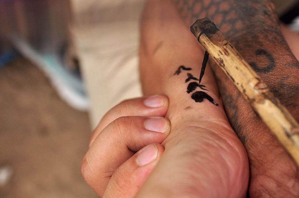 Ванг Од Оггэй - мастер татуировки в 104 года