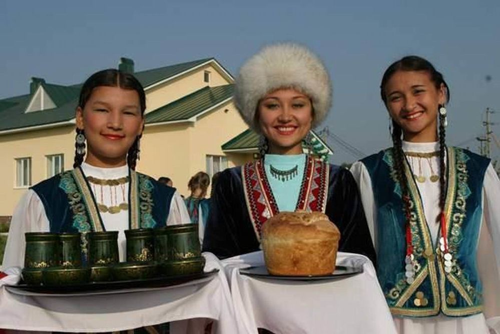 Башкиры население. Башкиры коренной народ Республики Башкортостан. Народы Башкортостана башкиры. Одежда народов Башкортостана, русские башкиры татары. Башкиры внешность Башкирии.