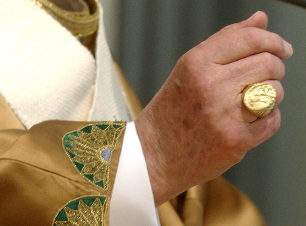 Pope Benedict's Fisherman's ring Custom gold rings, Sacred jewelry, Gold rings