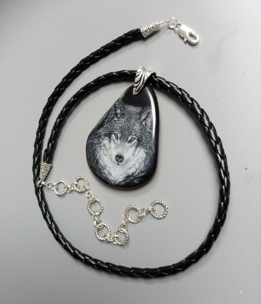 украшения с волком. тотем украшения. подвеска волчица серебро. тотем украшения. украшения-тотемы.