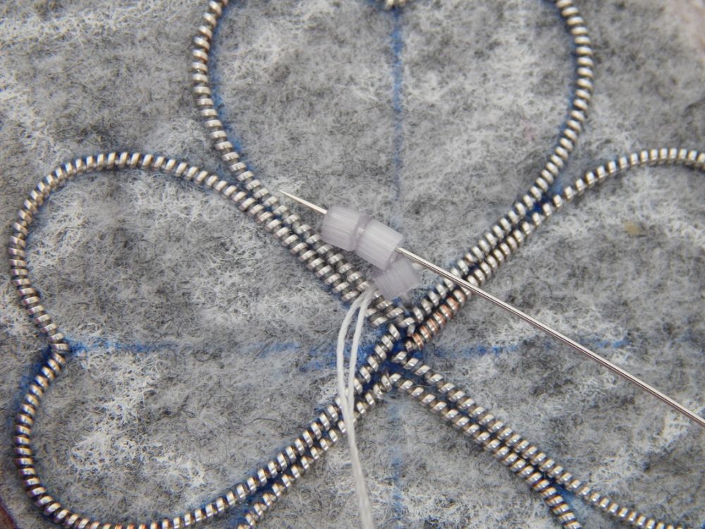 Создаем брошь Клевер из бисера своими руками пошаговый мастер-класс для начинающих, фото № 17