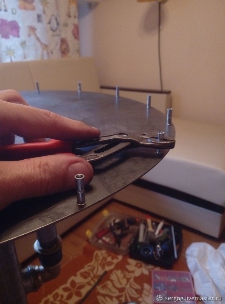 Мастерим винный столик, фото № 14